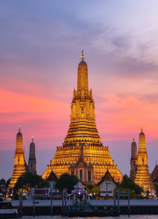 The spectacular scene of Zheng Wang Temple lighting up at sunset that I captured