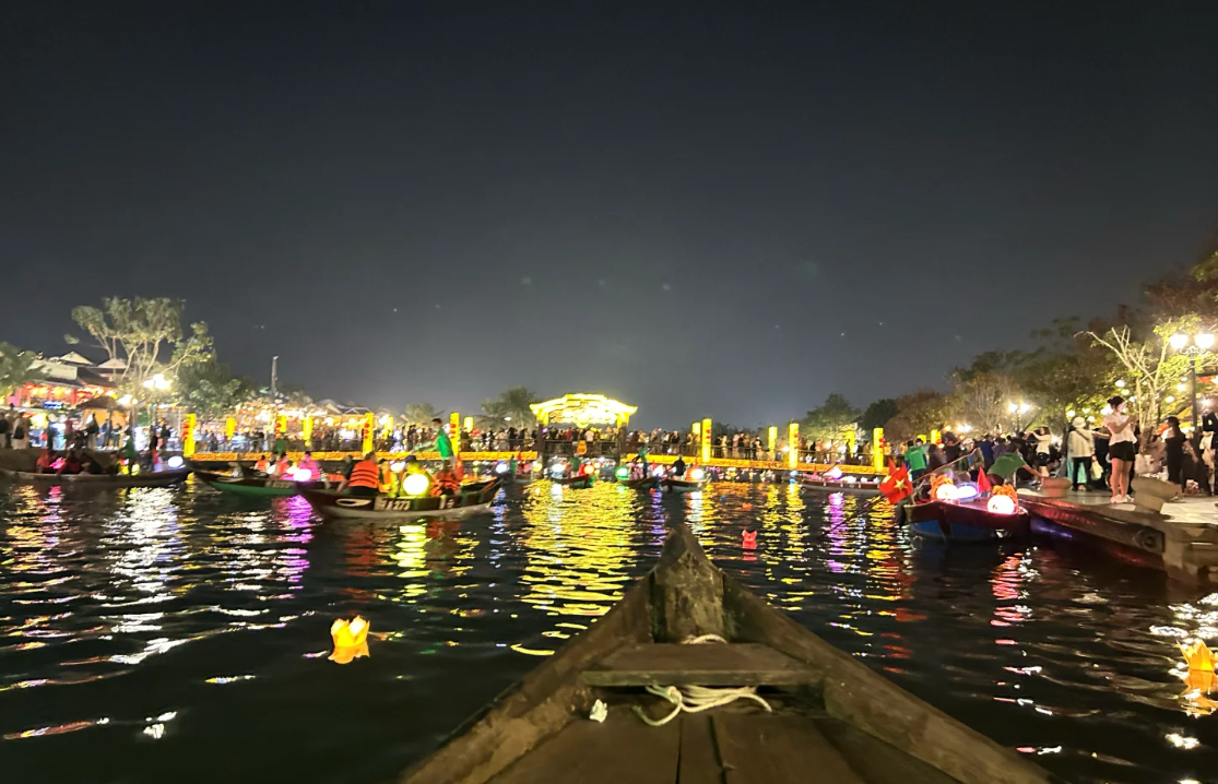 Vietnam Hoi An Lamp Boat Night Market